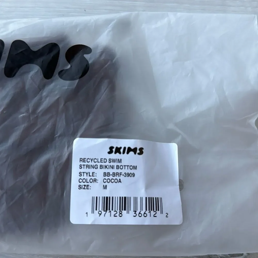 SKIMS FITS EVERYBODY STRING BIKINI‎ COCOA M NWT in packaging